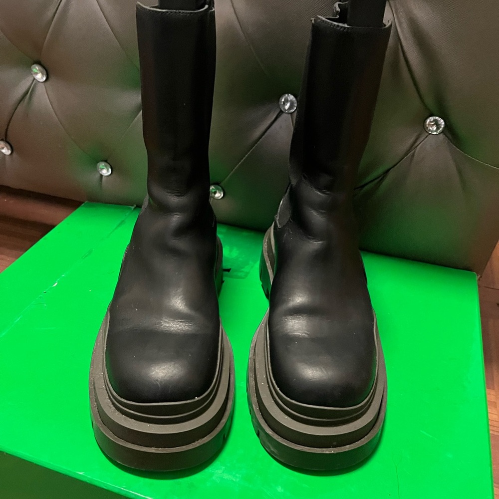 Bottega Veneta Tire Chelsea Boots - Picture 2 of 10